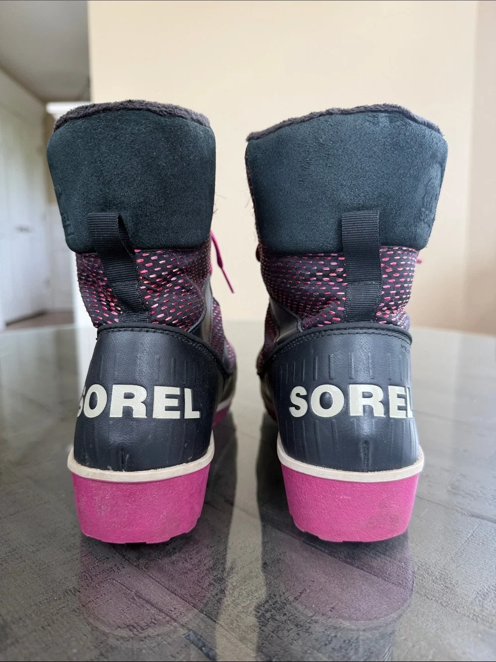Sorel Tivoki Women's‎ Black and Pink Insulated Waterproof Winter Boots. Size 8